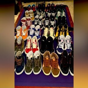 Selling a lot of 26 pairs of Vans sneakers.
Size 11.5
Huge discount